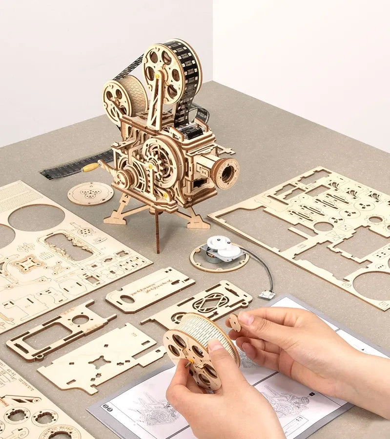 Vitascope β 3D Wooden Puzzle & Mechanical Movie Projector
